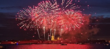 Праздничный круиз - Закат и Салют 9 мая на Катамаране