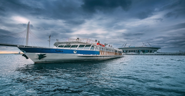 Premium Cruise Drawbridges Window Table 6 seats