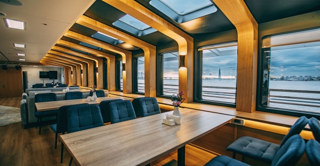 Premium cruise "Dinner at sunset" table by the window for up to 6 guests