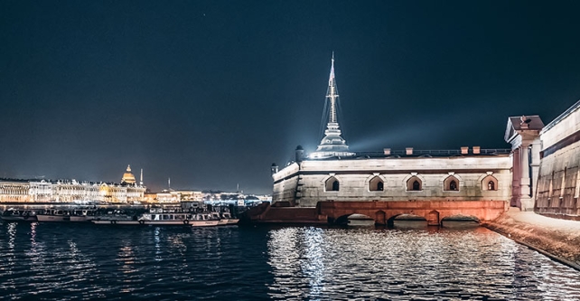 Визит в ночную крепость. Весна/Осень.