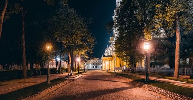 Визит в ночную крепость. Весна/Осень.