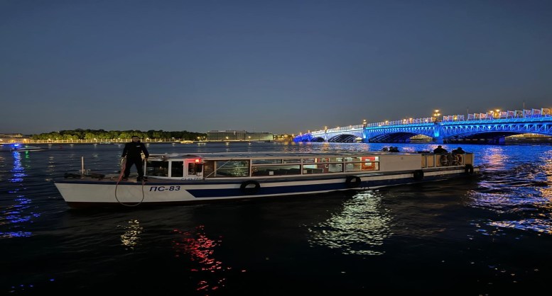 Однопалубный теплоход до 80 мест