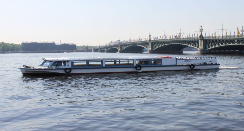 Однопалубный теплоход до 80 мест