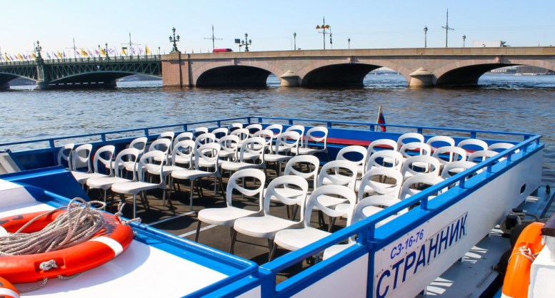 Однопалубный теплоход до 80 мест