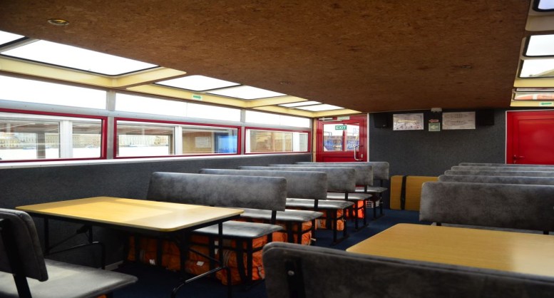 Однопалубный теплоход до 80 мест