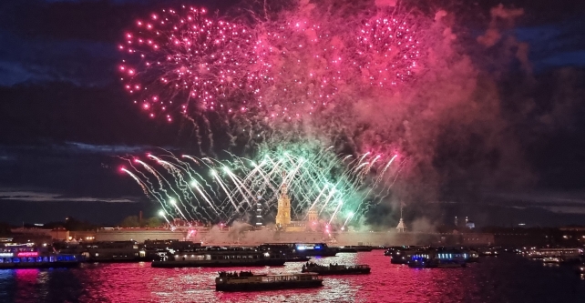 Fireworks on May 9 from Anichkov Bridge and Lomonosov Bridge piers