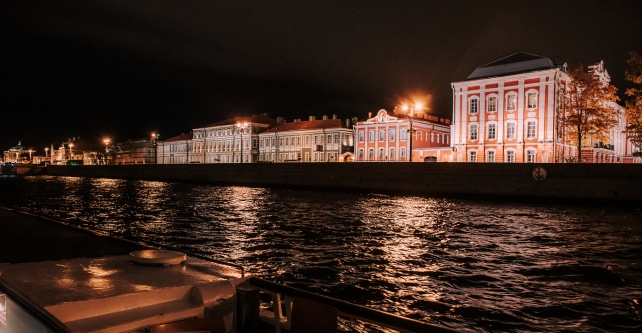 The magic of Saint Petersburg at night