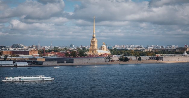 Façades of Saint-Petersburg from the pier Anichkov bridge