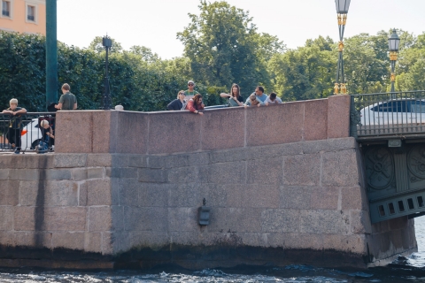 Chizhik Pyzhik monument