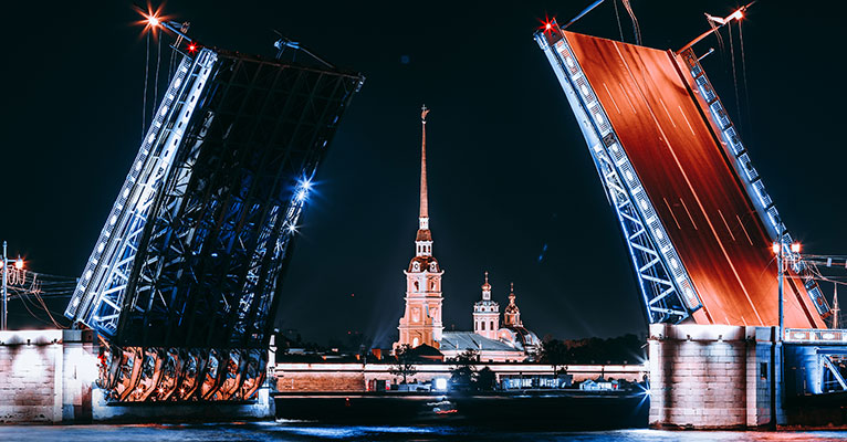 Визит в ночную крепость: экскурсия в закрытую Петропавловскую крепость + развод мостов на теплоходе