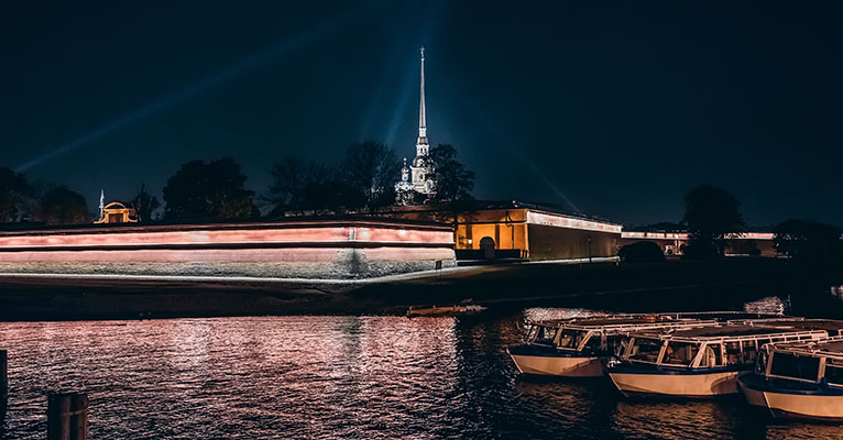 Визит в ночную крепость: экскурсия в закрытую Петропавловскую крепость + развод мостов на теплоходе